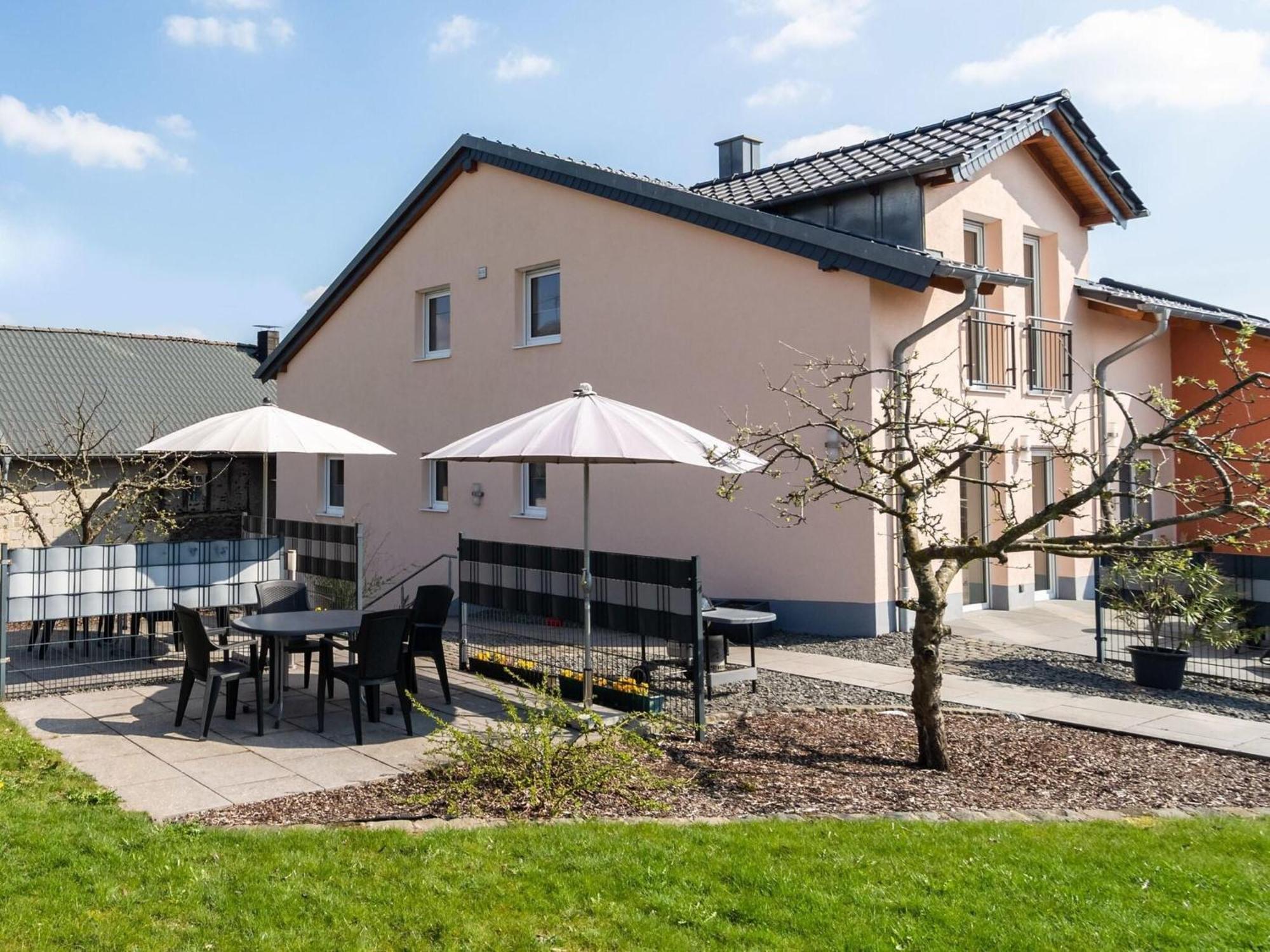 Lovely Modern Apartment With Private Terrace Ellscheid 외부 사진